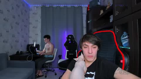 Snapshot of esthetics_boys chatting on February 23, 2025, 11:25 pm LOUIS online show from February 23, 2025, 11:25 pm