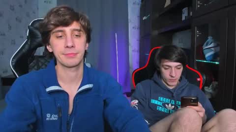 Snapshot of esthetics_boys chatting on February 26, 2025, 6:37 am LOUIS online show from February 26, 2025, 6:37 am