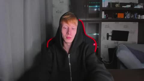 Snapshot of esthetics_boys chatting on October 1, 2025, 8:15 pm LOUIS online show from October 1, 2025, 8:15 pm