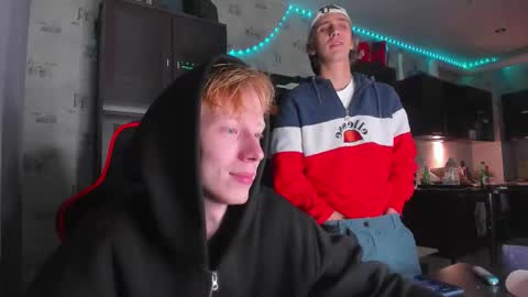 Snapshot of esthetics_boys chatting on October 3, 2025, 1:46 am LOUIS online show from October 3, 2025, 1:46 am