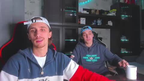 Snapshot of esthetics_boys chatting on November 2, 2025, 9:39 pm LOUIS online show from November 2, 2025, 9:39 pm