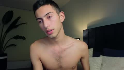 Snapshot of ethan_skiny_ chatting on December 26, 2024, 2:33 am Joan online show from December 26, 2024, 2:33 am