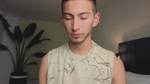 Snapshot of ethan_skiny_ chatting on January 17, 2025, 3:12 am Joan online show from January 17, 2025, 3:12 am