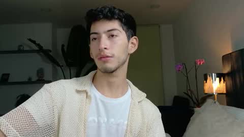 Snapshot of ethan_skiny_ chatting on October 19, 2025, 9:43 am Joan online show from October 19, 2025, 9:43 am