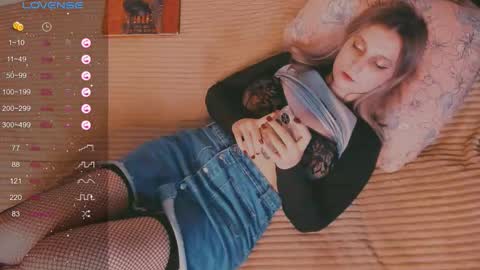 Snapshot of eva_gloss chatting on October 3, 2025, 10:45 am Eva online show from October 3, 2025, 10:45 am