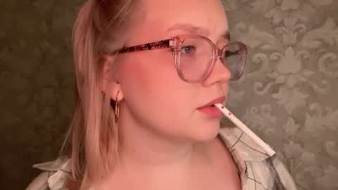 Snapshot of eva_kittenn chatting on September 27, 2025, 8:14 pm eva_kittenn online show from September 27, 2025, 8:14 pm