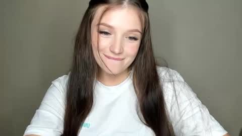 Snapshot of evaamillerr chatting on October 25, 2025, 6:13 pm Eva online show from October 25, 2025, 6:13 pm