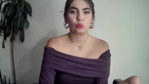 Snapshot of evacollins12 chatting on February 9, 2025, 3:22 am evacollins12 online show from February 9, 2025, 3:22 am