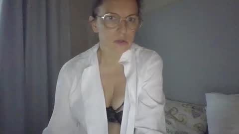 evaglad online show from October 2, 2025, 5:25 am