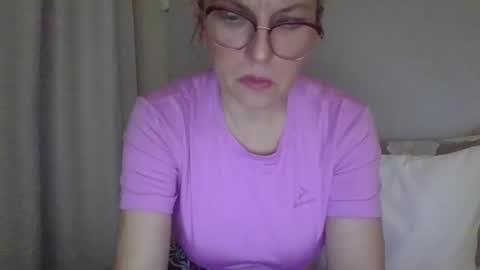 evaglad online show from October 22, 2025, 8:41 pm