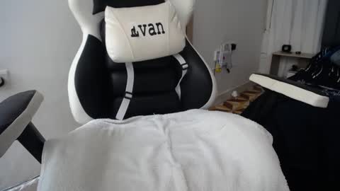 Snapshot of evans_king chatting on January 9, 2025, 5:33 pm Evan online show from January 9, 2025, 5:33 pm