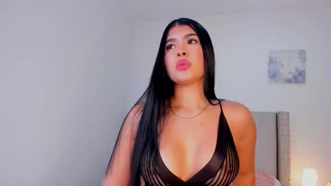 Snapshot of evelyn_montoya chatting on October 27, 2025, 1:26 pm Evelyn online show from October 27, 2025, 1:26 pm