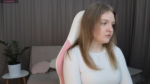 Snapshot of evettavega chatting on November 10, 2025, 7:51 am Evetta online show from November 10, 2025, 7:51 am