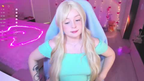 Snapshot of exhoneyangel chatting on March 7, 2025, 8:45 am  Amy  online show from March 7, 2025, 8:45 am