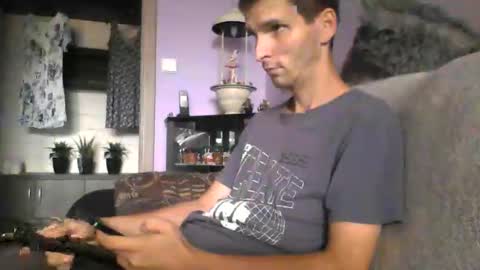 Snapshot of ezel004 chatting on September 14, 2025, 1:32 pm ezel004 online show from September 14, 2025, 1:32 pm