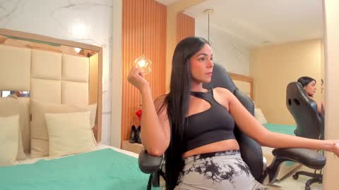 Snapshot of fabiana_rodriguez chatting on February 4, 2025, 10:02 pm Fabi online show from February 4, 2025, 10:02 pm