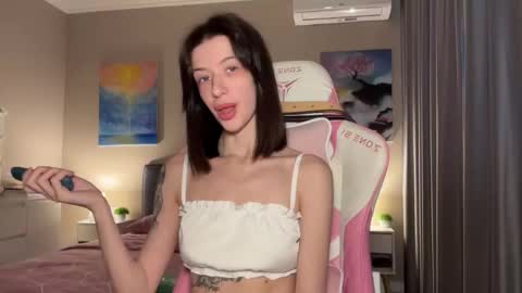 Snapshot of fairy_bloomix chatting on October 19, 2025, 7:53 am Bloom  online show from October 19, 2025, 7:53 am