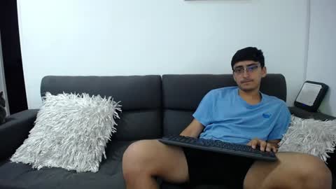 Snapshot of fallgays chatting on January 11, 2025, 1:48 am FallGays online show from January 11, 2025, 1:48 am