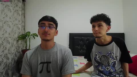 Snapshot of fallgays chatting on September 17, 2025, 11:28 pm FallGays online show from September 17, 2025, 11:28 pm