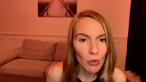 Snapshot of fanny_posy chatting on December 5, 2024, 6:33 pm Fanny online show from December 5, 2024, 6:33 pm