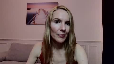 Snapshot of fanny_posy chatting on January 12, 2025, 10:54 pm Fanny online show from January 12, 2025, 10:54 pm