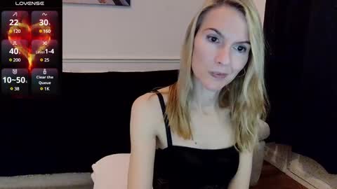 Snapshot of fanny_posy chatting on March 2, 2025, 3:13 am Fanny online show from March 2, 2025, 3:13 am