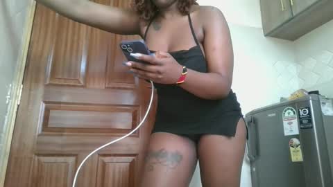Snapshot of fatassfreak254 chatting on December 26, 2024, 11:43 am Winnie online show from December 26, 2024, 11:43 am