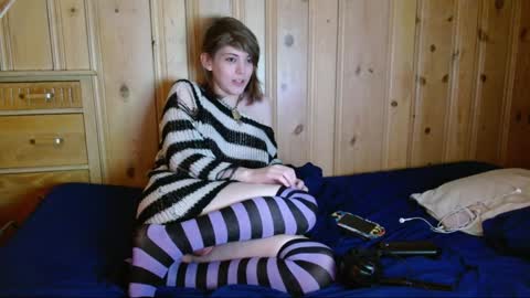 Snapshot of femboyflowers chatting on February 7, 2025, 2:47 pm femboyflowers online show from February 7, 2025, 2:47 pm