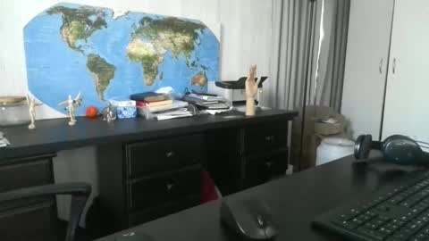 Snapshot of femdomsubby chatting on December 4, 2024, 8:45 am femdomsubby online show from December 4, 2024, 8:45 am