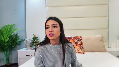 Snapshot of florentina2004 chatting on December 27, 2024, 10:37 pm Vanessa online show from December 27, 2024, 10:37 pm