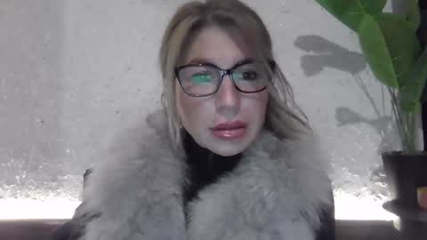 Snapshot of fox_red_lady7 chatting on December 3, 2024, 4:39 pm fox_red_lady7 online show from December 3, 2024, 4:39 pm