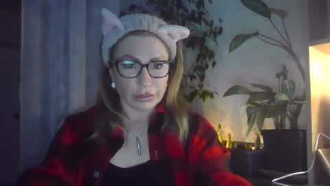 Snapshot of fox_red_lady7 chatting on March 1, 2025, 3:49 pm fox_red_lady7 online show from March 1, 2025, 3:49 pm