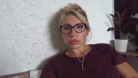 Snapshot of fox_red_lady7 chatting on September 23, 2025, 9:23 am fox_red_lady7 online show from September 23, 2025, 9:23 am