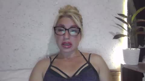 Snapshot of fox_red_lady7 chatting on October 2, 2025, 7:43 pm fox_red_lady7 online show from October 2, 2025, 7:43 pm