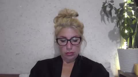 Snapshot of fox_red_lady7 chatting on October 4, 2025, 7:34 pm fox_red_lady7 online show from October 4, 2025, 7:34 pm