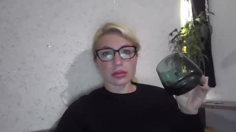 Snapshot of fox_red_lady7 chatting on October 13, 2025, 4:51 pm fox_red_lady7 online show from October 13, 2025, 4:51 pm