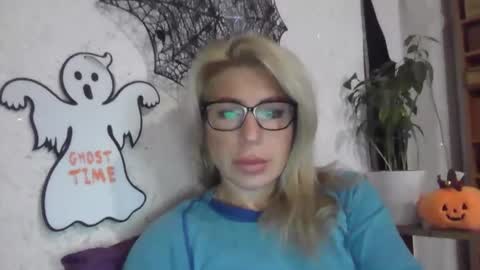 Snapshot of fox_red_lady7 chatting on October 27, 2025, 6:50 am fox_red_lady7 online show from October 27, 2025, 6:50 am