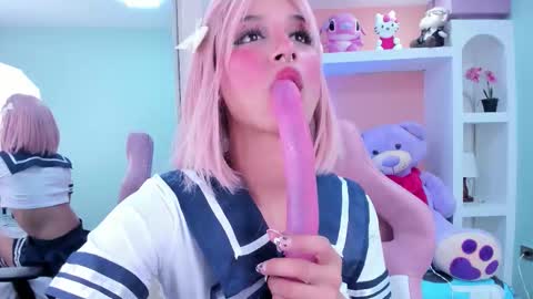 Snapshot of foxy_loren chatting on October 29, 2025, 6:42 pm Loren online show from October 29, 2025, 6:42 pm