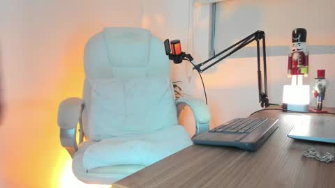 Snapshot of francodelacruz chatting on December 15, 2024, 9:13 am Francum online show from December 15, 2024, 9:13 am