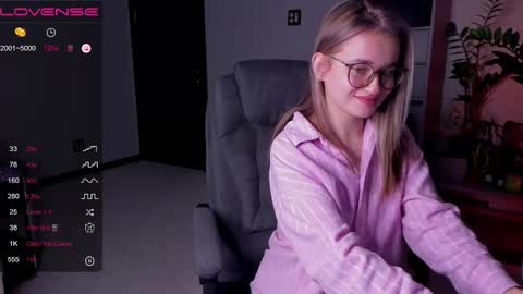 Snapshot of frannpalmer chatting on February 21, 2025, 5:09 pm Frann online show from February 21, 2025, 5:09 pm