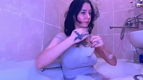 Snapshot of frau_basted chatting on December 18, 2024, 5:00 pm mistress Bastet and  mintcola online show from December 18, 2024, 5:00 pm