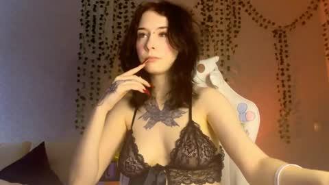 Snapshot of frau_basted chatting on March 5, 2025, 1:06 pm mistress Bastet and  mintcola online show from March 5, 2025, 1:06 pm