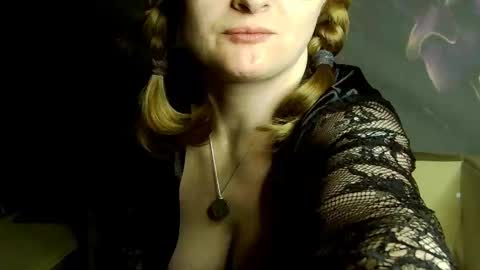 Snapshot of frauket chatting on October 21, 2025, 9:37 pm FrauKet online show from October 21, 2025, 9:37 pm