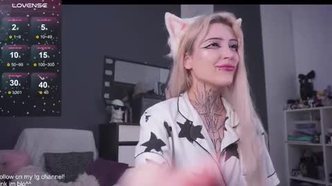 Snapshot of fraulein_mooon chatting on September 24, 2025, 8:23 pm Asya UwU online show from September 24, 2025, 8:23 pm