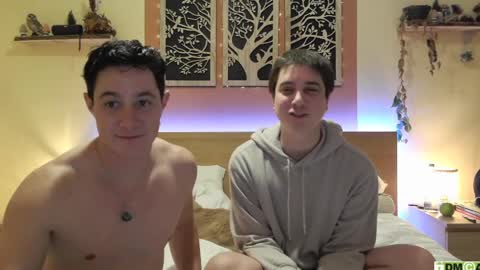 Snapshot of frenchhornybibs chatting on January 24, 2025, 9:26 pm French Horny Bibs online show from January 24, 2025, 9:26 pm