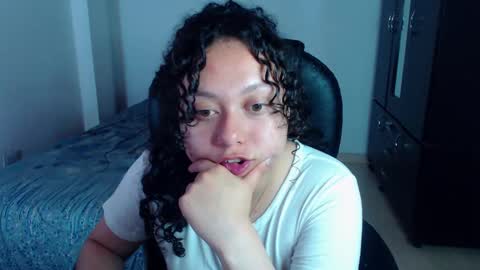 Snapshot of freud_x_louise1 chatting on December 30, 2024, 3:03 am Louise  online show from December 30, 2024, 3:03 am