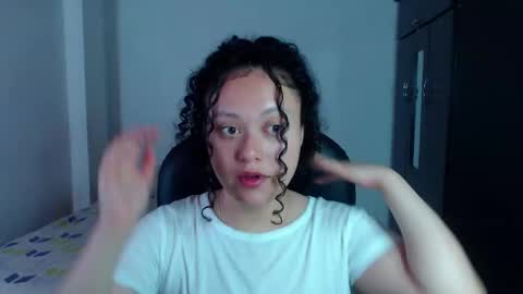 Snapshot of freud_x_louise1 chatting on January 20, 2025, 5:15 am Louise  online show from January 20, 2025, 5:15 am