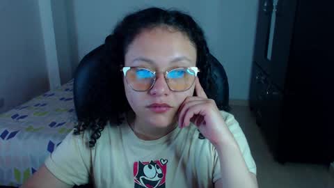 Snapshot of freud_x_louise1 chatting on January 23, 2025, 6:39 am Louise  online show from January 23, 2025, 6:39 am