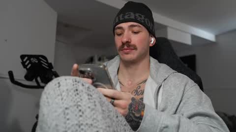 Snapshot of frewfun chatting on March 10, 2025, 7:18 pm cameron online show from March 10, 2025, 7:18 pm