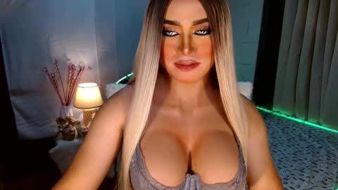 Miss Frea  online show from October 14, 2025, 8:20 pm